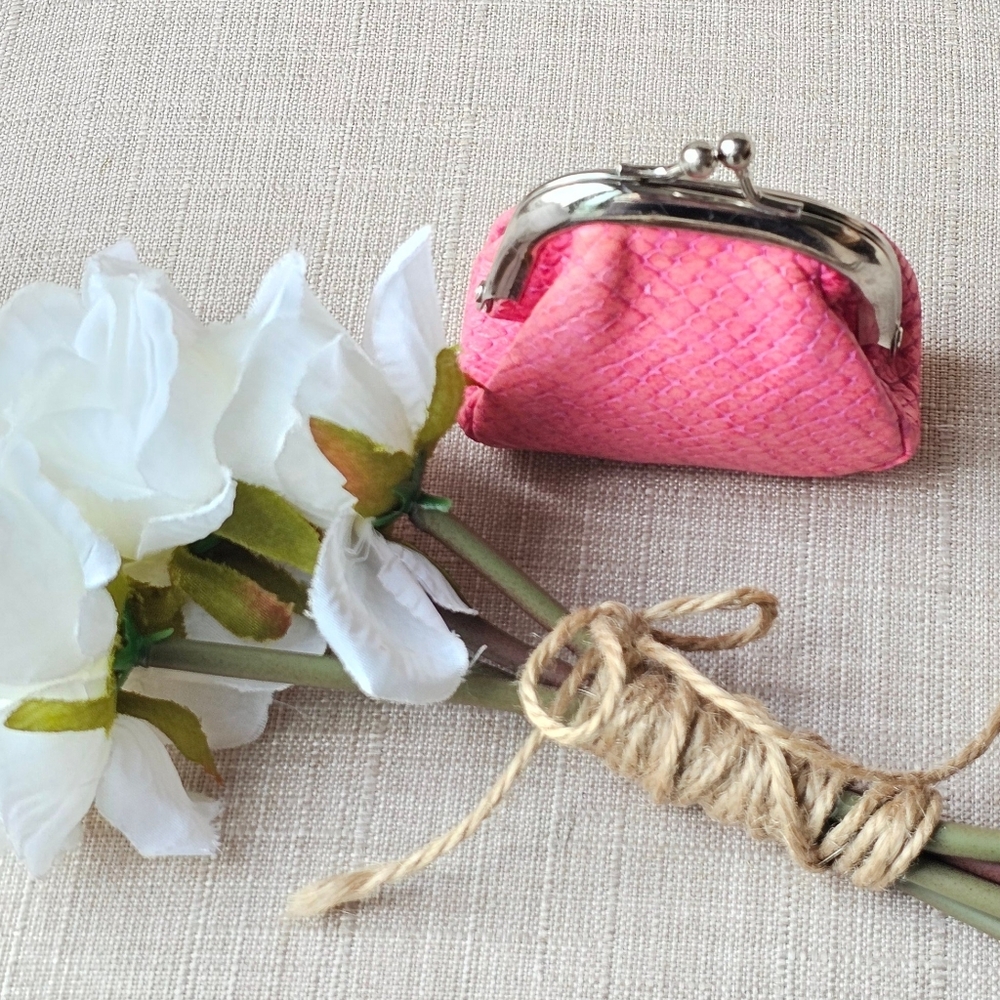 Vintage Genuine Snakeskin Kisslock / Framed Coin Purse / Pouch ( Pink ) - Picture 8 of 12